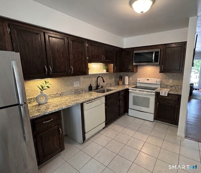 Photo - 71 Aiken St Unit J2