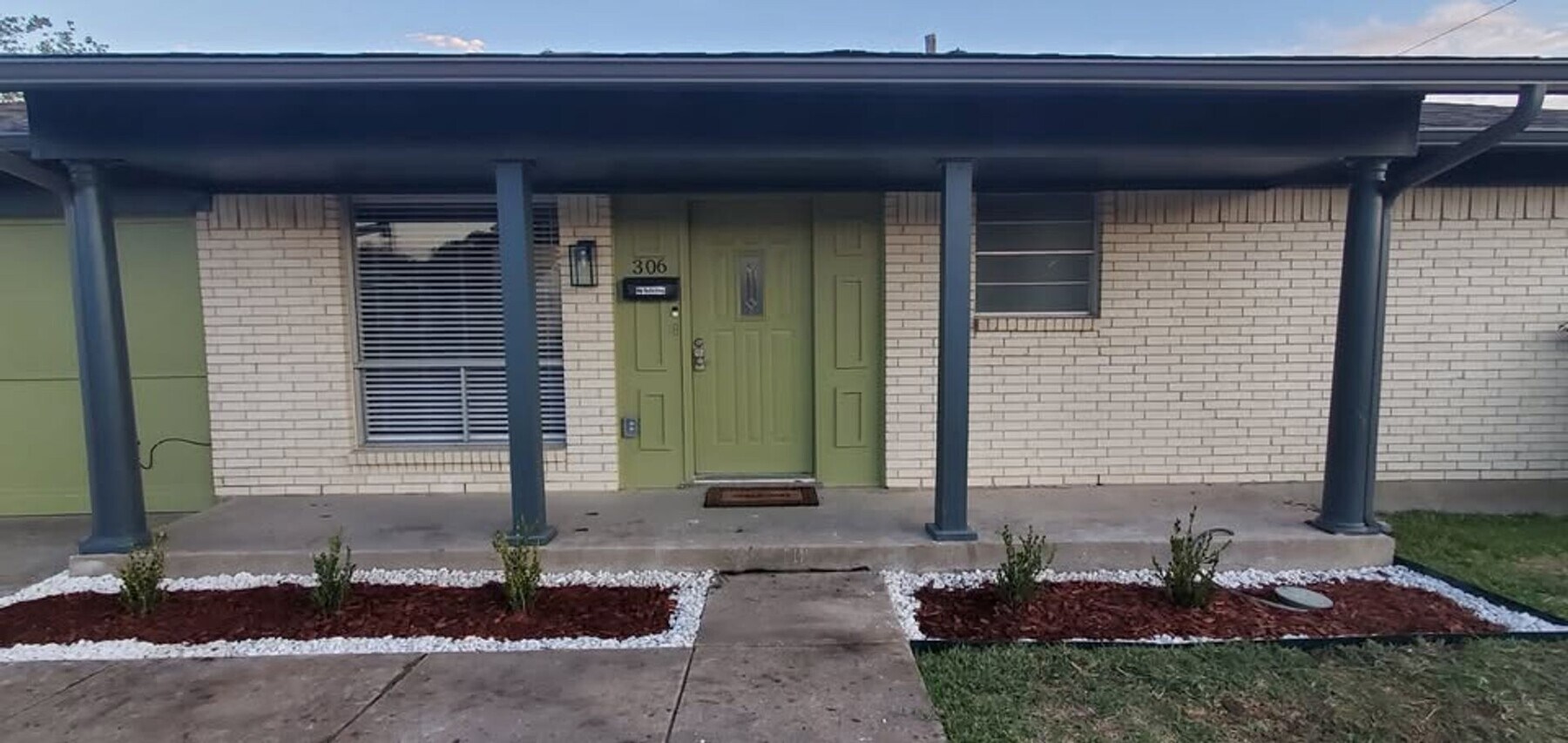 Photo - ALL Bills Included - Studio for Rent – Lew...