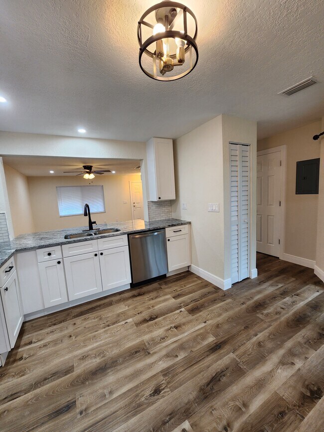 Photo - 1880 Murrell Rd