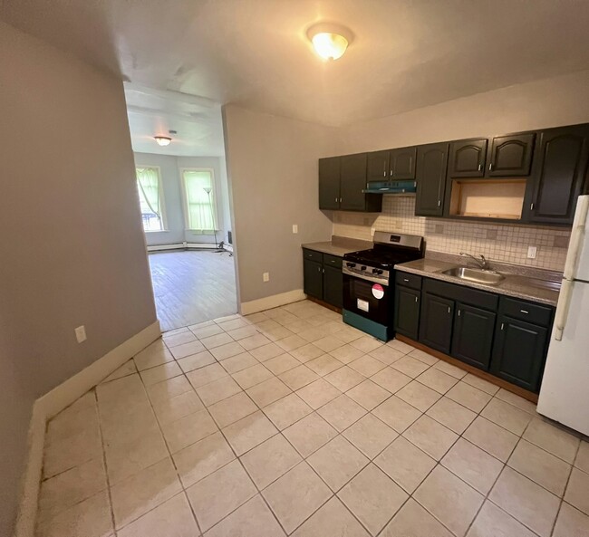 Building Photo - 311 Summer Ave Unit 2 Rental