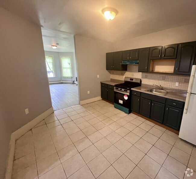 Building Photo - 311 Summer Ave Unit 2 Rental