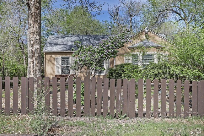 Building Photo - Well-Maintained Cottage with Private Yard ... Rental