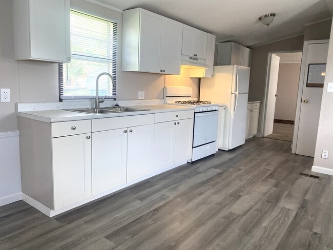 Photo - 39 1/2 Long St