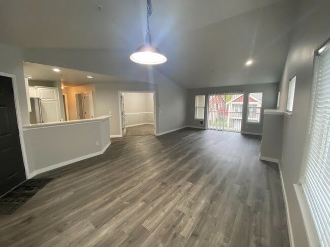 Building Photo - 2 Bedroom with a Den, 1-car oversized detached garage, DuPont Condo