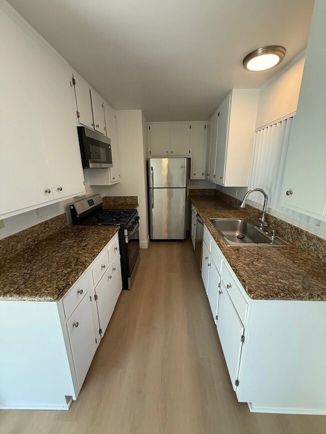 Building Photo - 3806 Pacific Ave