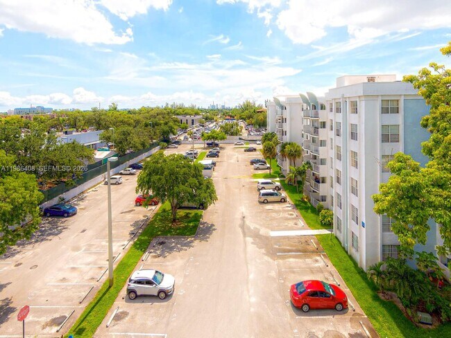 Photo - 484 NW 165th St Unidad A-412