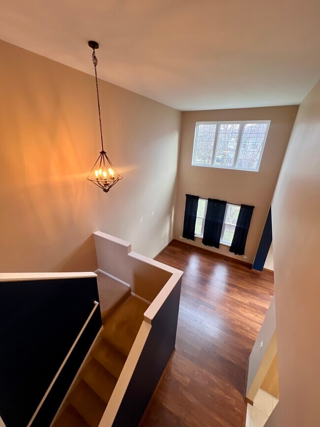 623 Shakespeare Dr Townhome Townhome Rental in Grayslake IL