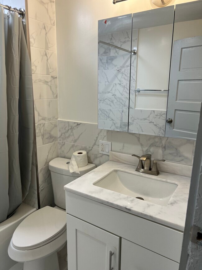 125 Kensington Ave Unit Lower