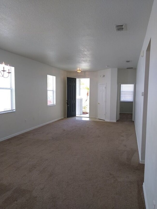 Photo - Somerset Community - Single family pool home in Remington