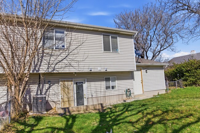 Photo - 464 E Center St