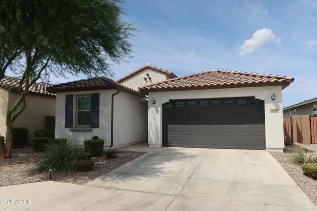 Building Photo - 662 S Olympic Dr