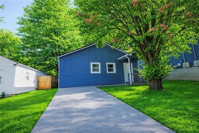 Photo - 1056 Grant Way SE