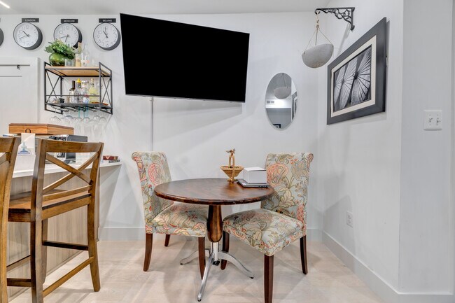 Photo - 4204 8th St NW Unidad 2