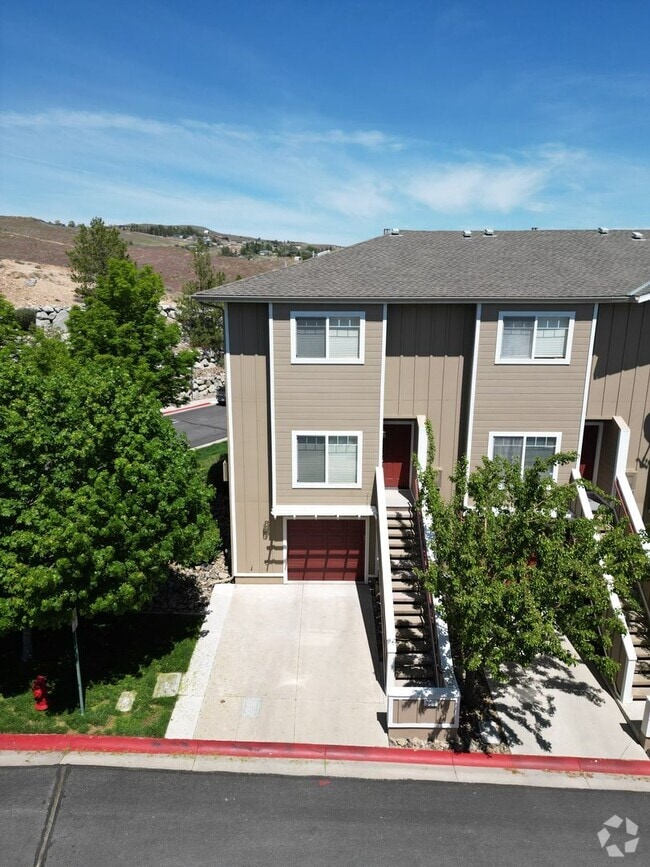 Building Photo - Wonderful and Sunny Rancho San Rafael Town... Rental
