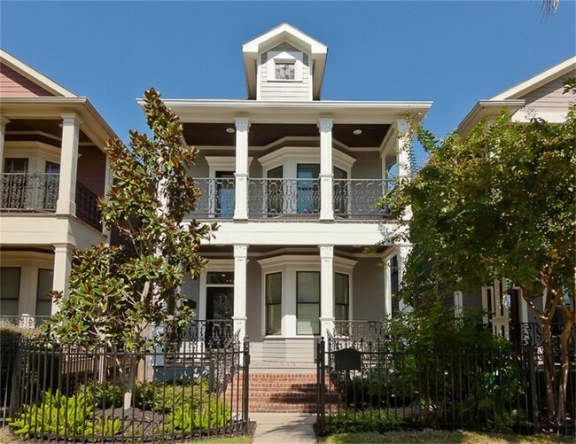 Building Photo - 635 W 16th St