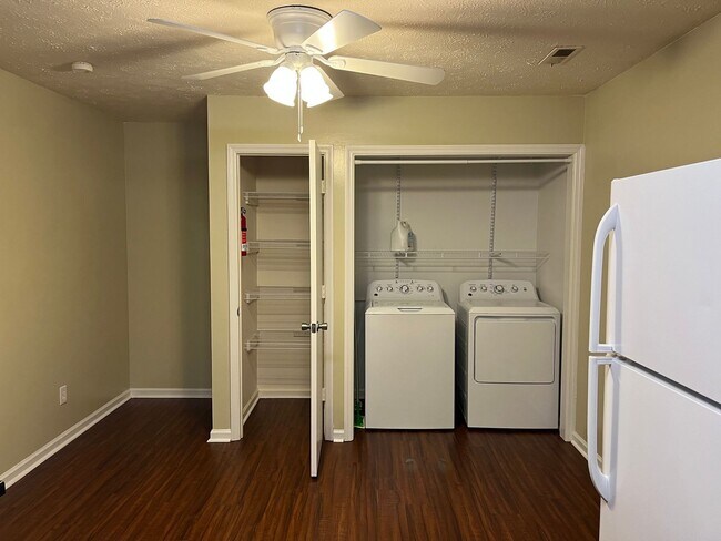 Photo - 3 Bedroom, 1.5 Bath in Great Location