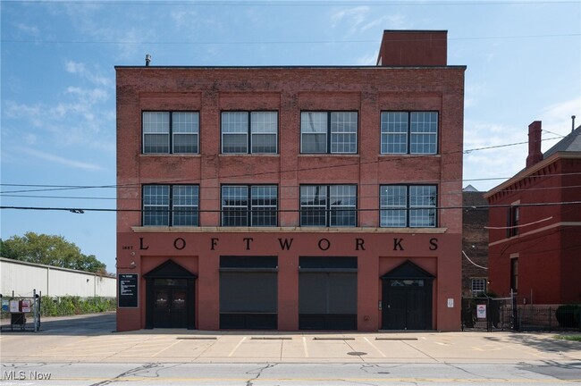 Building Photo - 1667 E 40th St Unit 3G