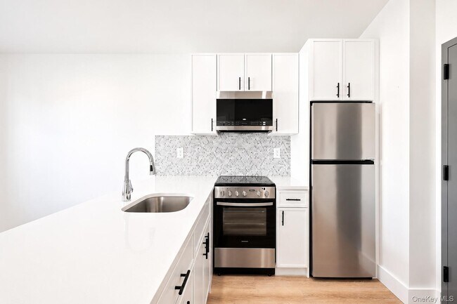 9 Lagrange Ave Unit 3