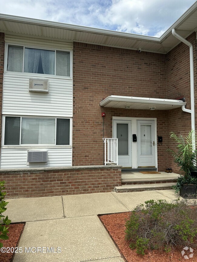 Building Photo - 35 Sternberger Ave Unit H Rental