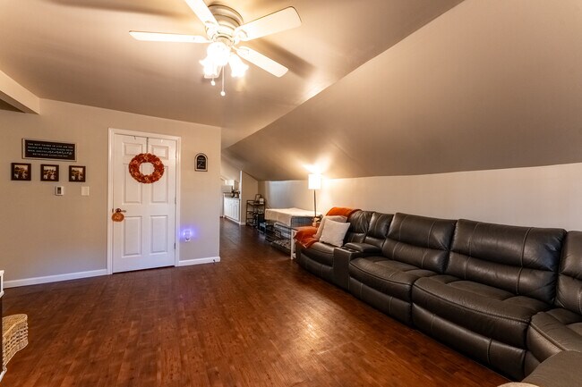 Photo - 1333 Saint Johns Ln Unit 2