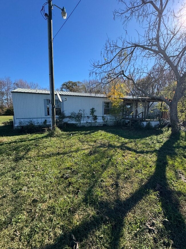 Building Photo - 3 BR 2 Bath 1,120 sq ft singlewide mobile ...