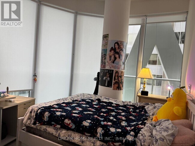 Photo - 230 Simcoe St Unit 1226