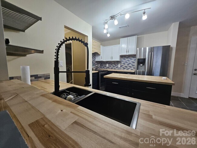 Photo - 5304 Wisbech Ct