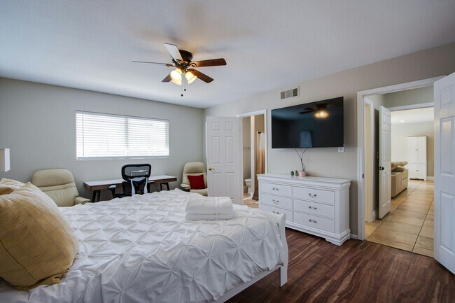 Photo - 1012 Eugene Cernan St