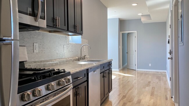 Building Photo - 813 N 41st St Unit 2