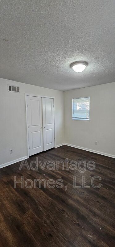Photo - 702 N 70th St