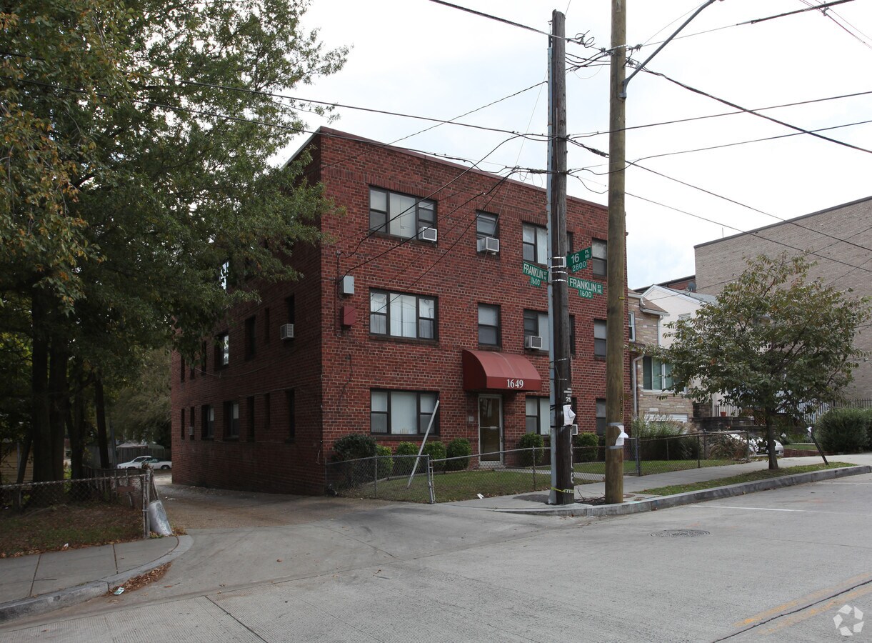 Photo - 1649 Franklin St NE