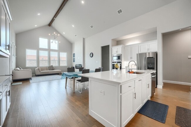 Photo - 929 Newcastle Dr