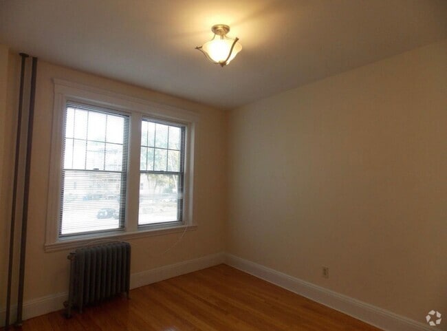 Building Photo - 6 Sutherland Rd Unit NA Rental