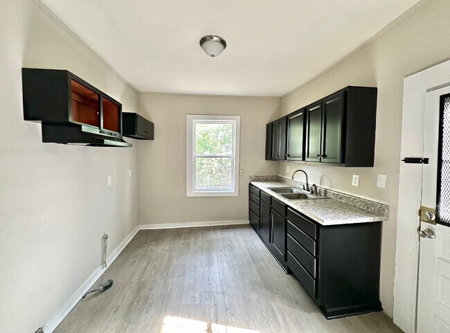 Photo - 719 Washington Ave SW