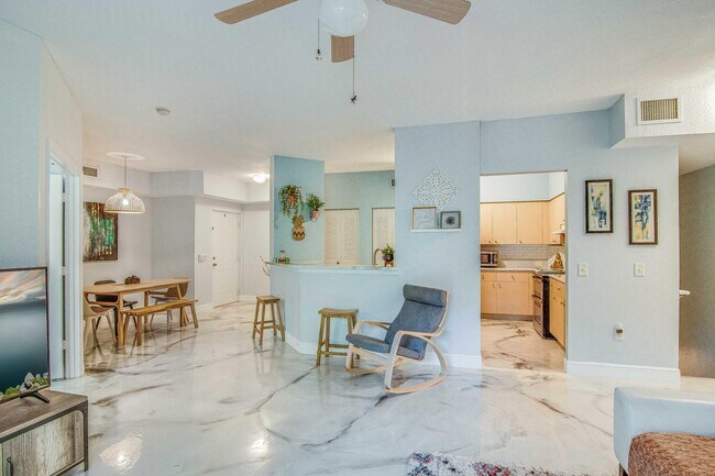 Photo - 360 Crestwood Cir Unit 202