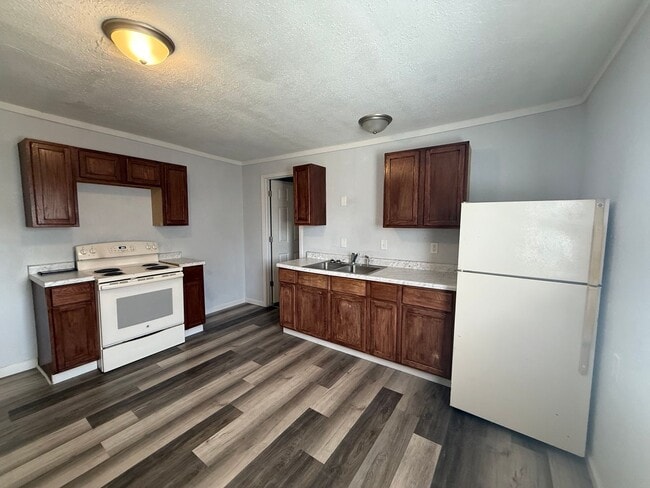 Photo - 2015 W Miller St