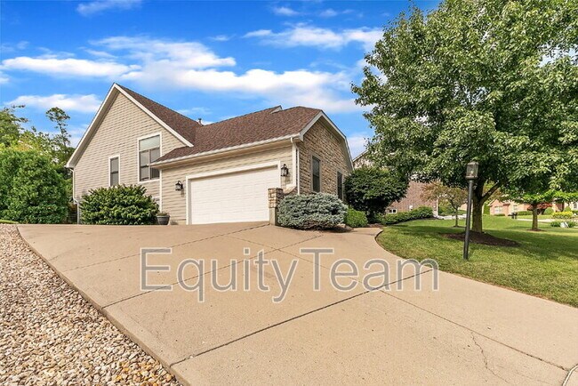 Photo - 135 S Pond Ct