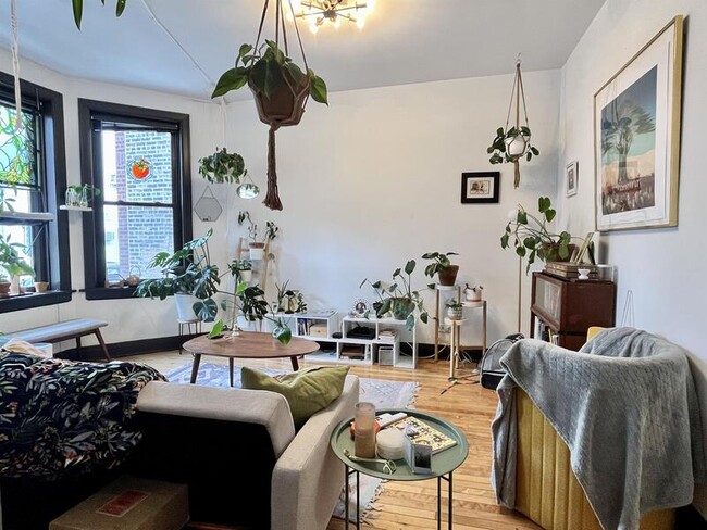 Photo - 837 W 33rd St Condo
