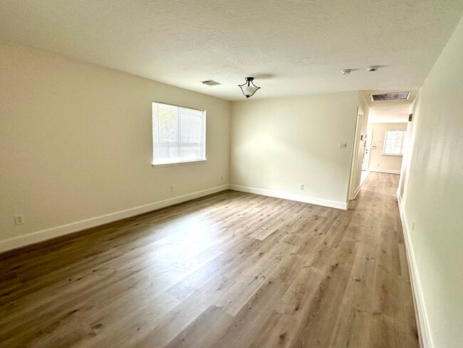 Photo - 3 bed 2 Bath in Sienna