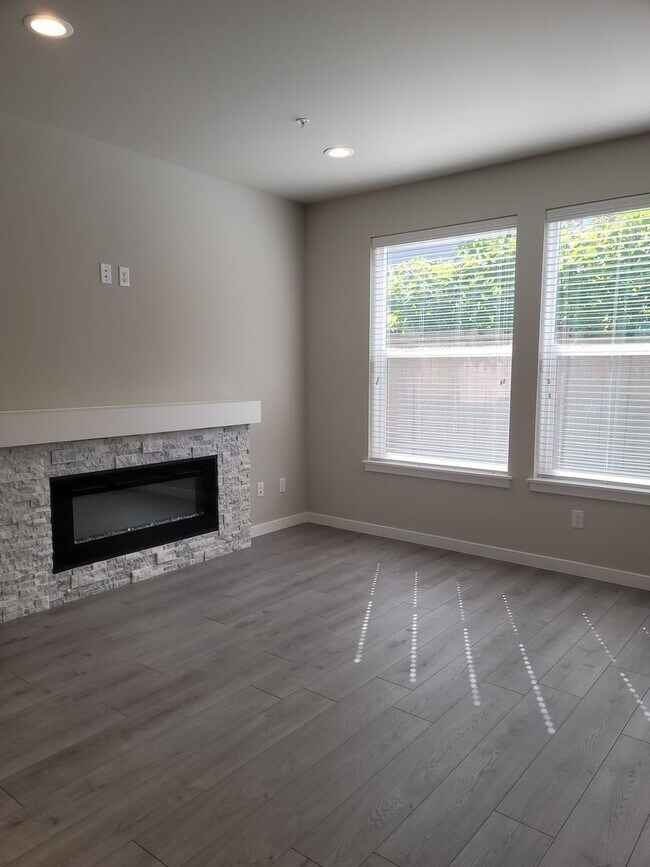 Photo - Stunning Tri Level 3/2.5 Townhome in the G...