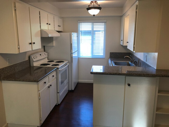 Photo - 301 Whitesell St W