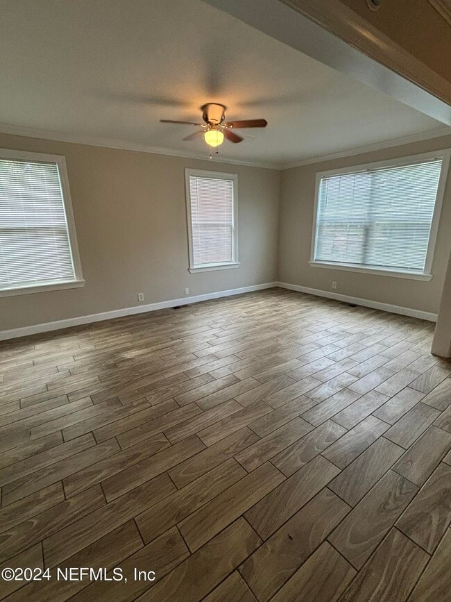 Photo - 3777 Lilly Rd N