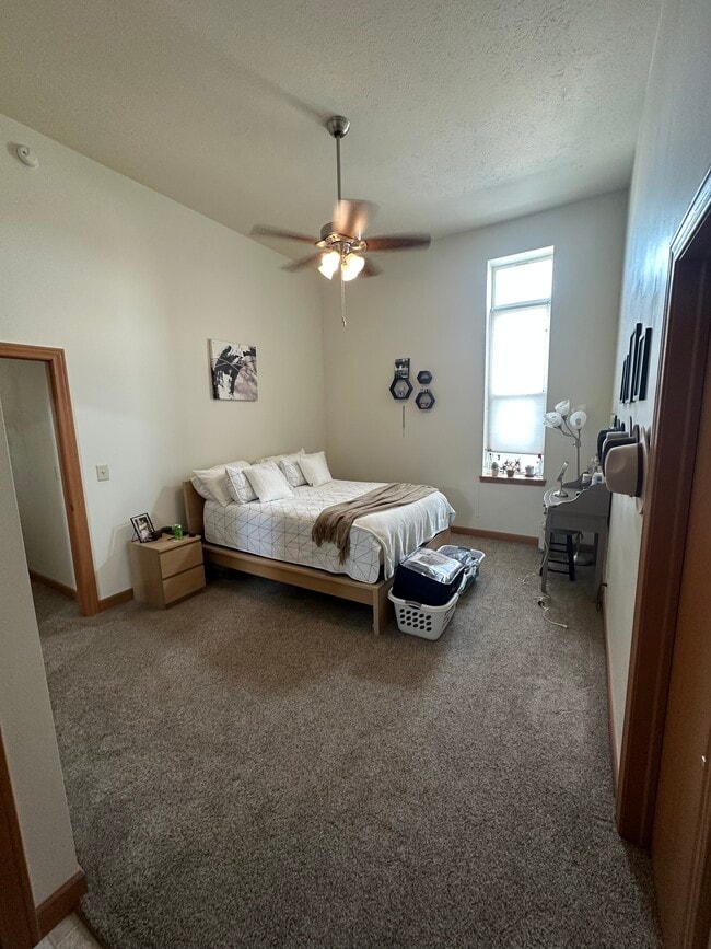 Photo - 121-123 S Main St