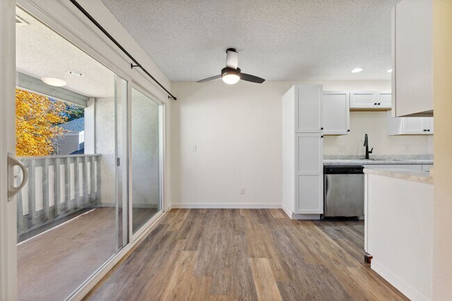 Photo - Updated Condo in Expo Park!