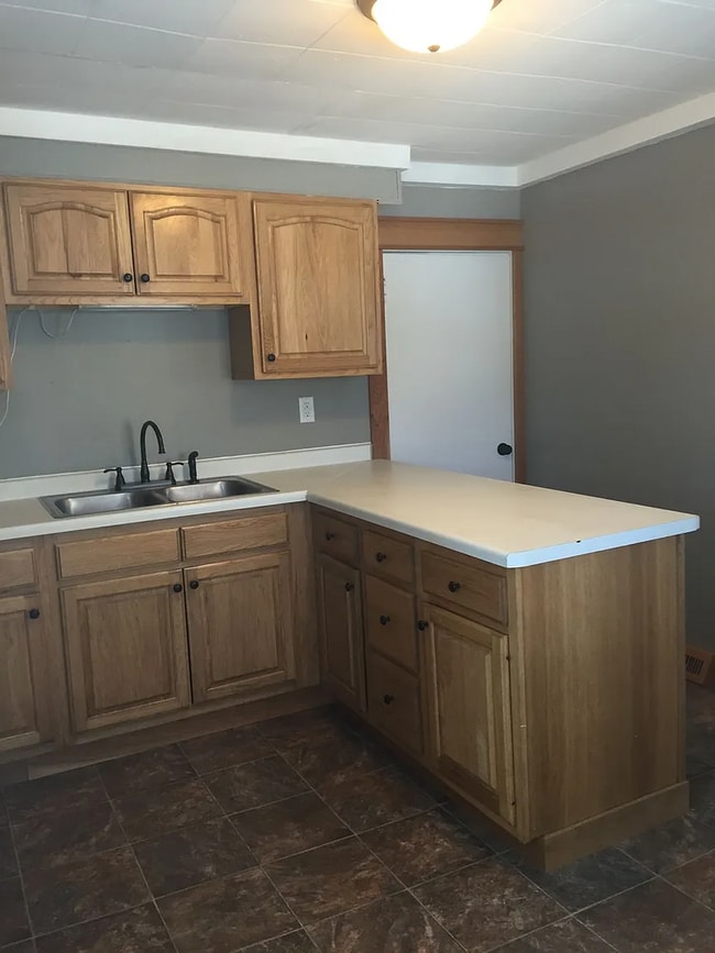Photo - 922-922 E 5th St Unit 920 1/2 (House)