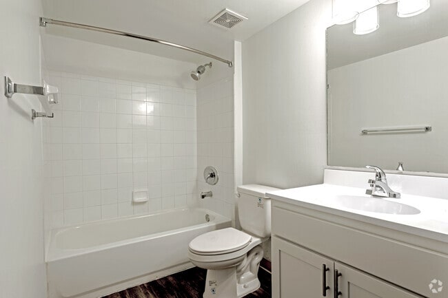 3BR, 2BA - 1,164SF