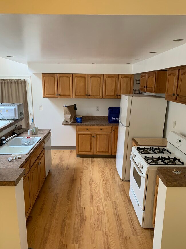 Photo - 3305 Woodbine Ave Unidad 3305 Woodbine