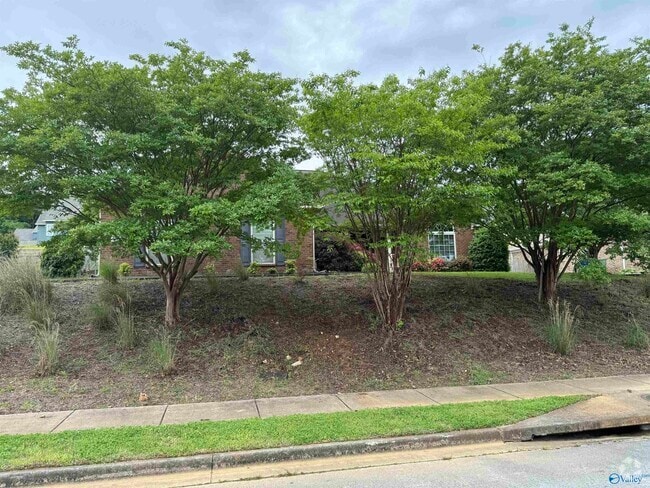 Building Photo - 2203 Rosebrooke Dr SW Rental