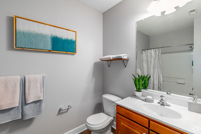 2BR, 2BA - 1099SF - Second Bathroom