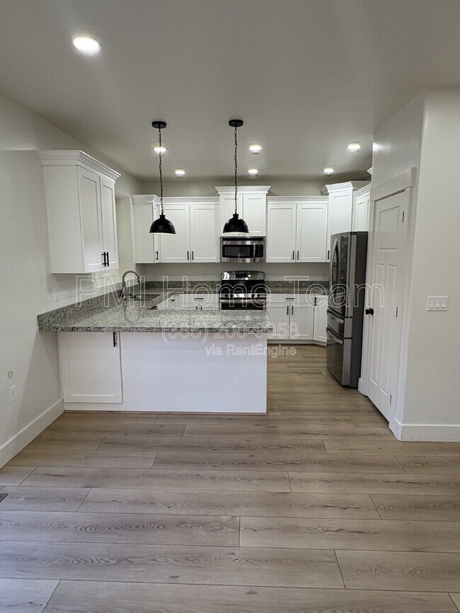 Photo - 651 W 1900 S